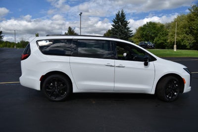 2027 Chrysler Pacifica Limited