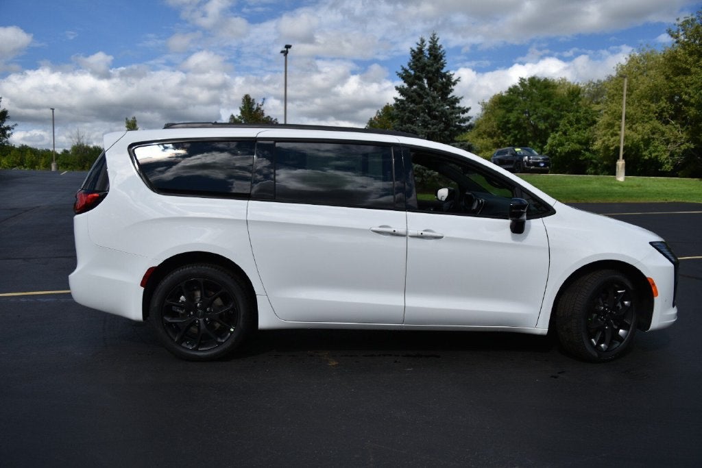 2027 Chrysler Pacifica Limited