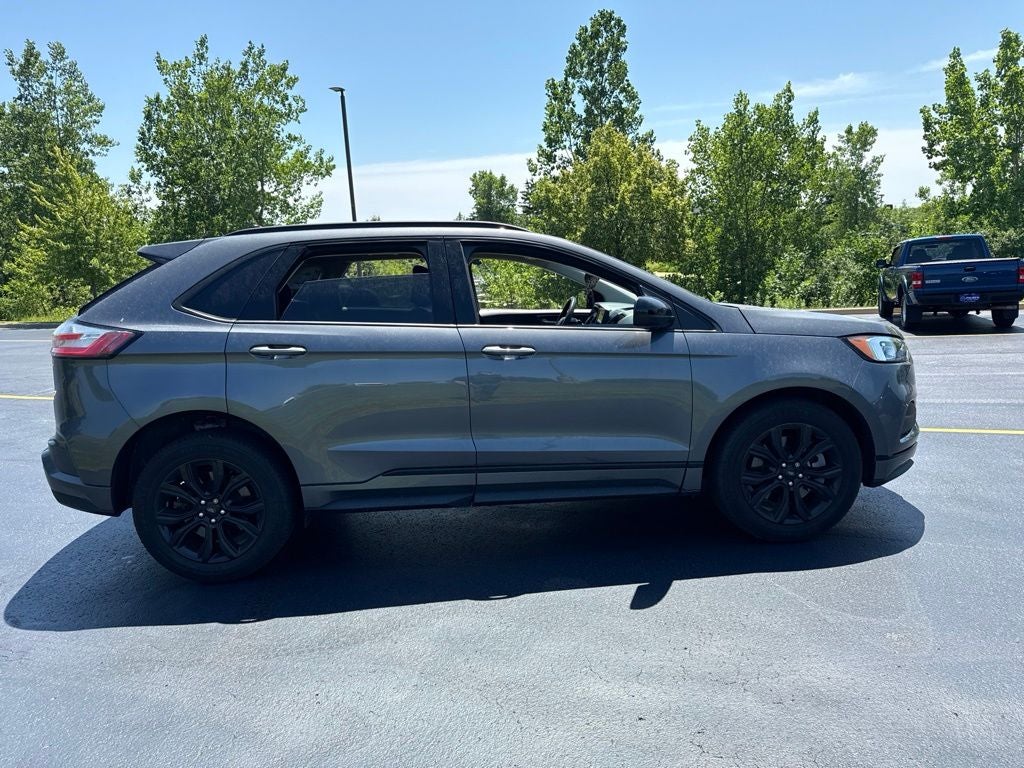 2022 Ford Edge SE